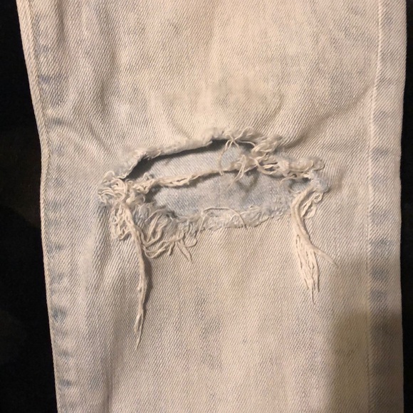 Light wash distressed American eagle skinny jeans - Picture 4 of 6